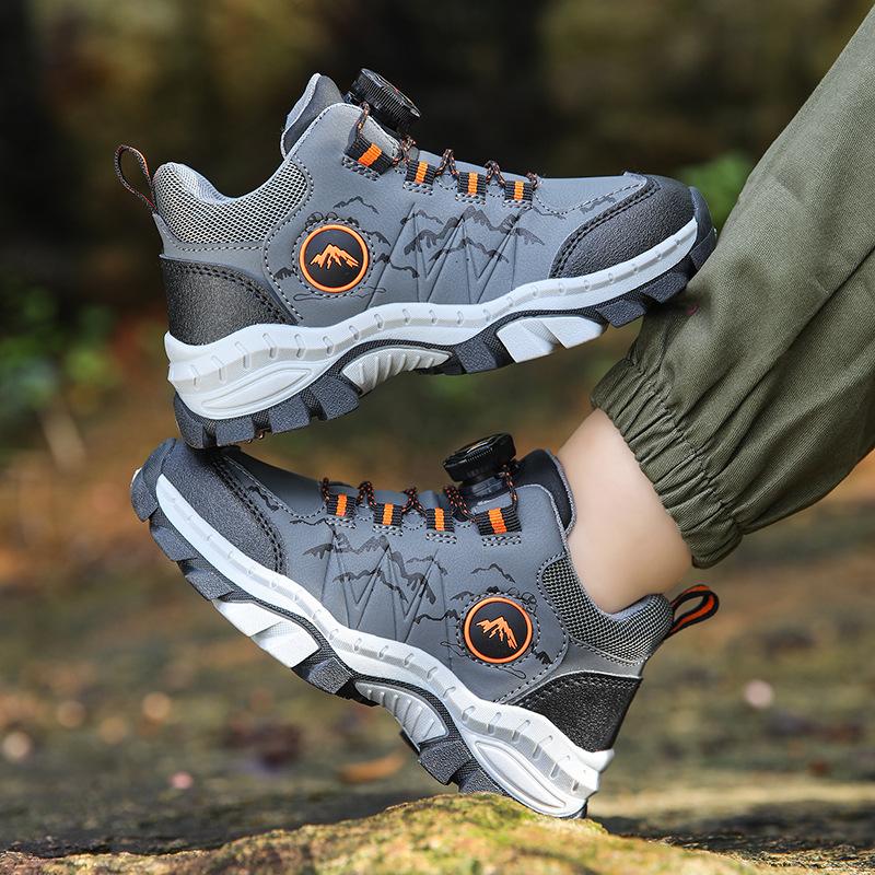 Classmate 2025 leather surface outdoor claw hook non-slip mountaineering hiking snow sports shoes medium and older children's warm rotating buckle