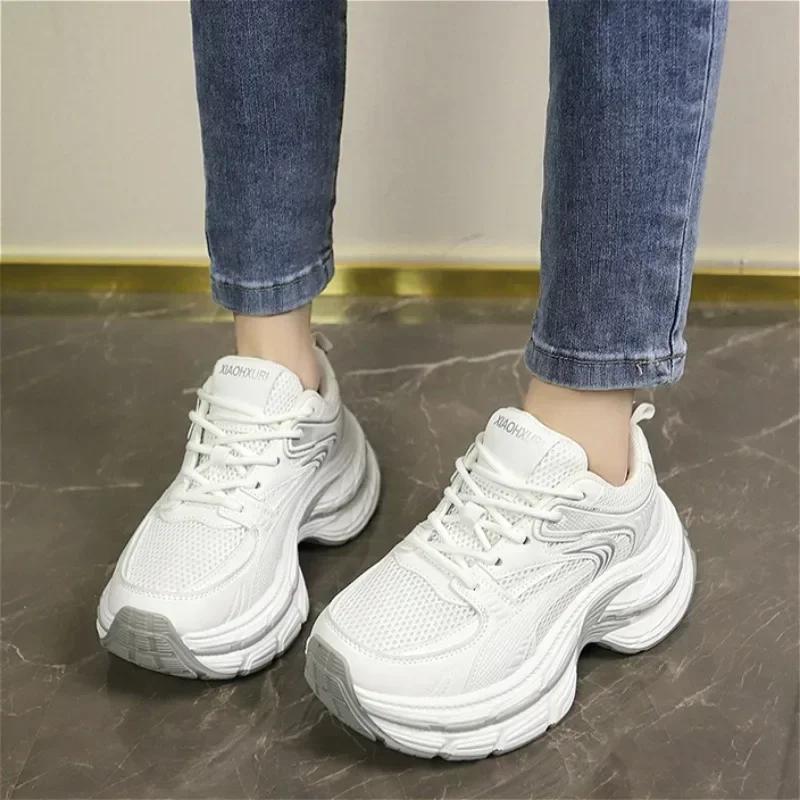 Спортивная обувь 2024 года, модная новая спортивная обувь на платформе, осенняя повседневная обувь на шнуровке с сетчатой поверхностью, дышащая женская обувь для ходьбы