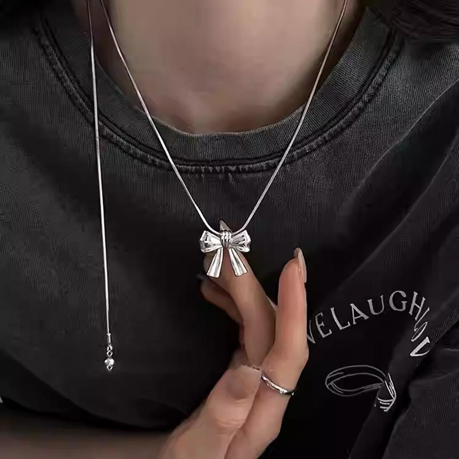 Ожерелье-чокер с подвеской-бантом, простое, темпераментное, с высоким чувством стиля, цепочка для ключицы, нишевая, универсальная, модная бижутерия для женщин
