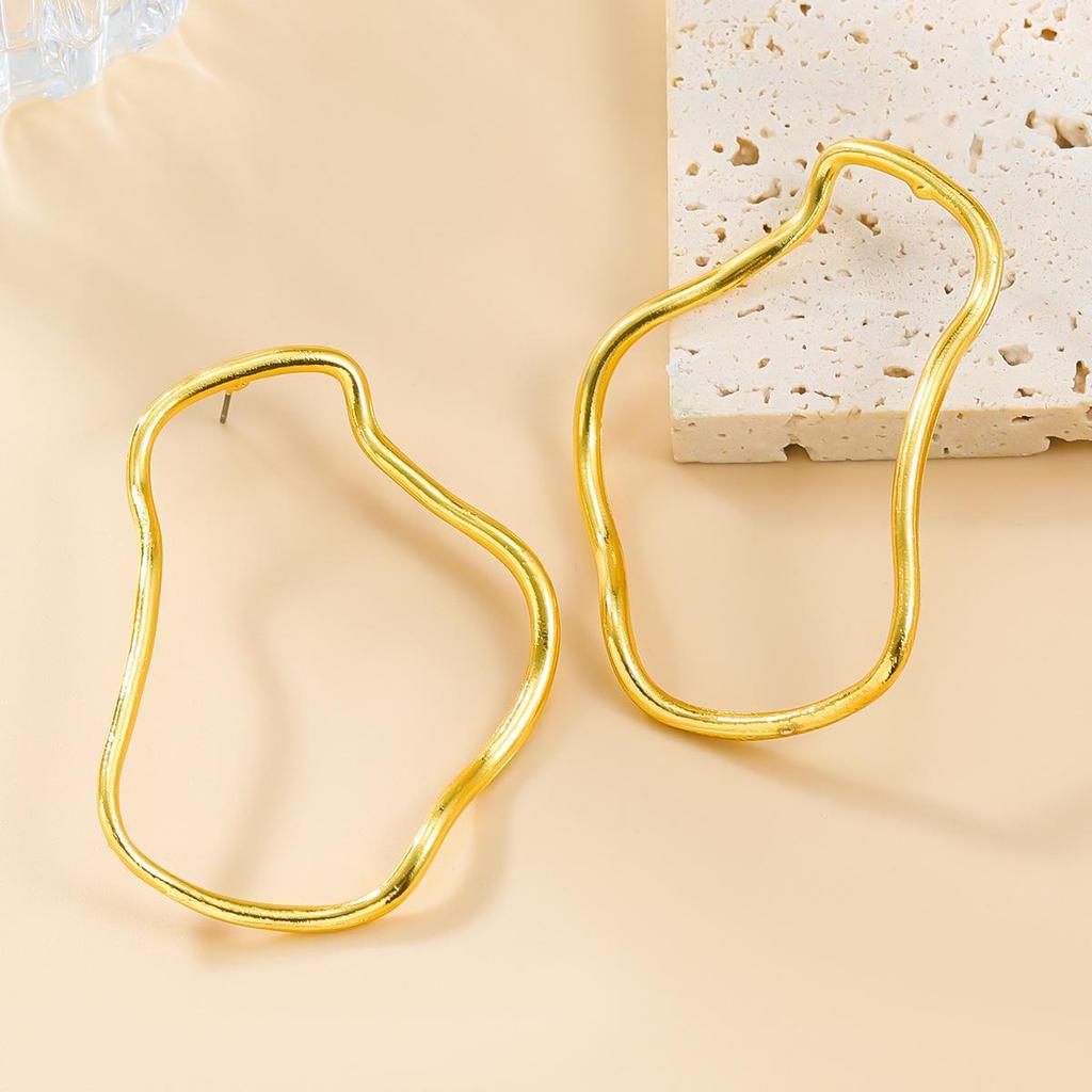 Геометрические металлические серьги в европейском и американском стиле для женщин — нестандартный, простой, преувеличенный дизайн