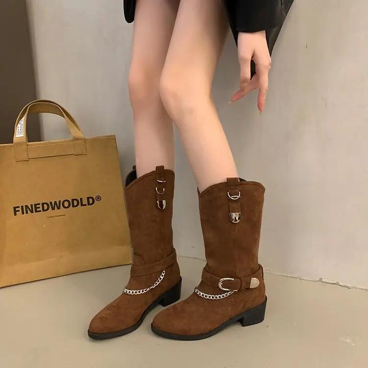 Модные готические женские туфли ковбойские сапоги в западном стиле 2025 новый дизайнер цепь массивный каблук острый носок металлическая пряжка трендовые сапоги до середины икры