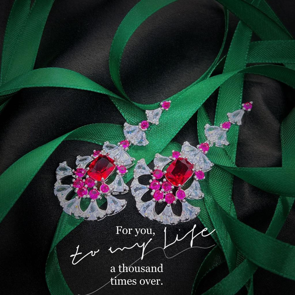 Длинные серьги Fairy Feather, имитация мозамбикского рубина, женские серьги-гвоздики