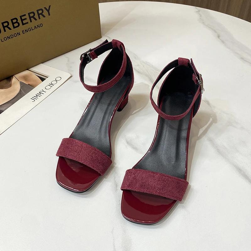 Женская обувь 2024 года, горячая распродажа, женские сандалии с пряжкой на ремне, модные сандалии с открытым носком, женские летние сандалии на каблуке с квадратным носком