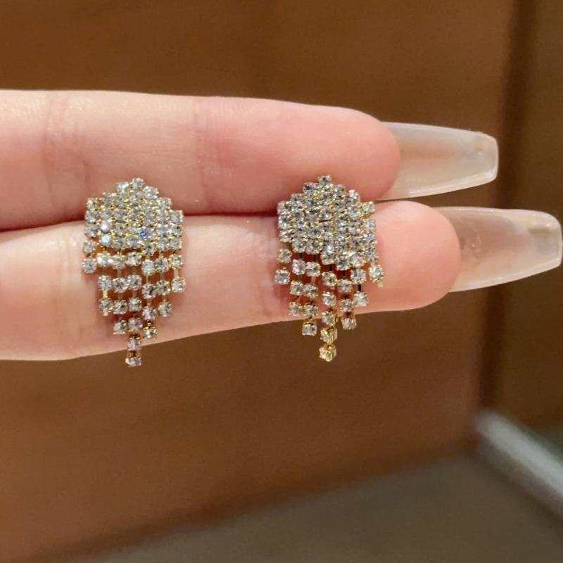 Длинные серьги с кисточками Женские Корейский Дизайн ДунДэмун Универсальные серьги