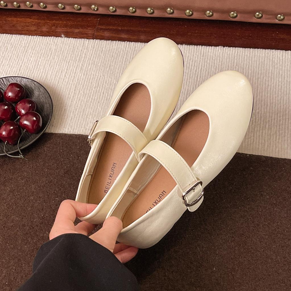 Stylish and Lightweight White Round Head Flat Bottom Shallow Mouth Single Shoes Women's New Autumn and Winter Soft Sole Mary Jane Small Leather Shoes