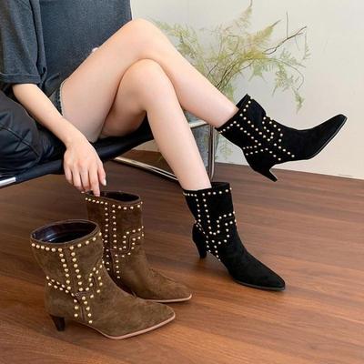 Новые женские туфли на шпильке большого размера с острым носком и заклепками для повседневной носки и универсальные одинарные ботинки