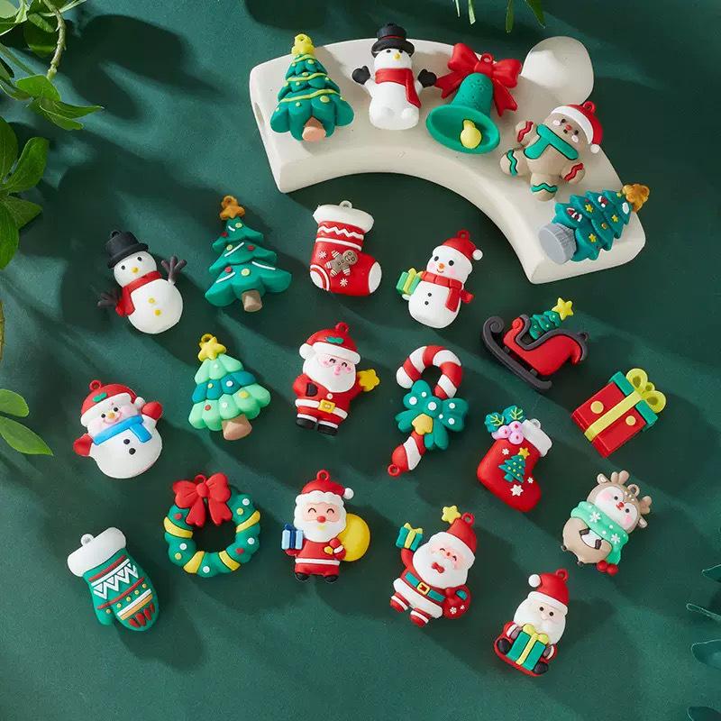 Christmas Figurine Keychain: PVC Soft Rubber Ornament for Bag Decoration & Small Gift
