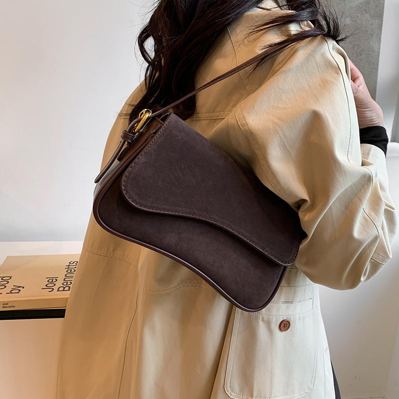Minimalist Fashion Velvet Shoulder Bag Autumn New Beautiful Displacement for Work Versatile Practical Crossbody Bags