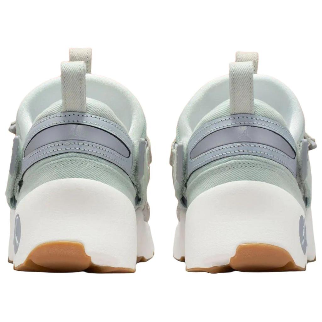 Женские lifestyle кроссовки Air Jordan Trunner LX Multi Bright Ceramic IM6661-981
