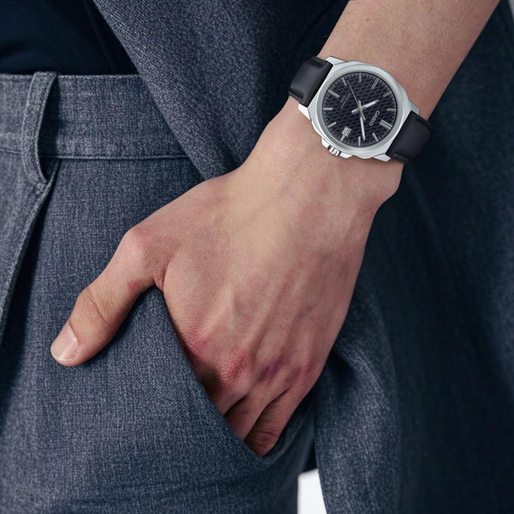 Casio Часы с кварцевым механизмом и ремешком из натуральной кожи, унисекс, черный циферблат, MTP-E720L-1AV