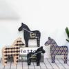 Деревянная фигурка лошади Милая детская игрушка Подарок Поделки Статуэтка Дом Настольный Офисный интерьер Украшения для украшения нового дома