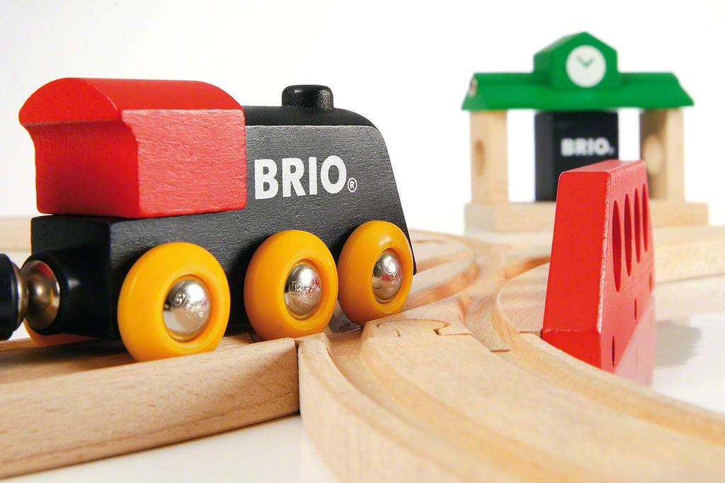 BRIO Classic Rail Figure-8 Set [22 Pieces] for Ages 2 and Up (Wooden Train Toy with Rails) 33028