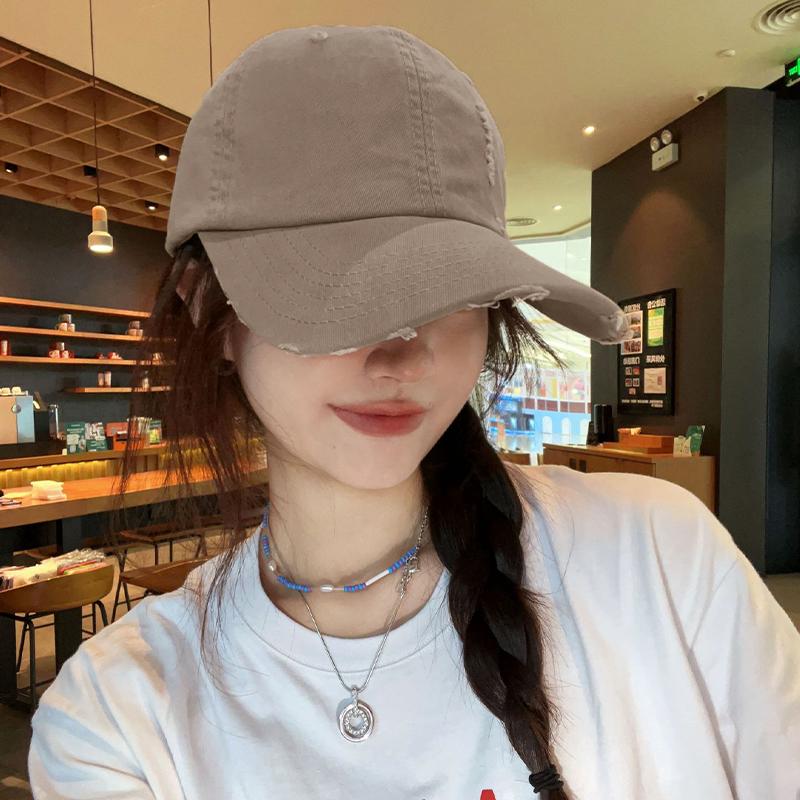 Бейсболка из хлопка в американском стиле с вышитыми буквами в минималистском стиле