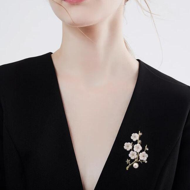 Новый стиль, броши с веткой сливы, жемчужной звездой, броши для женщин, элегантная одежда, аксессуары для сумок, булавки для лацканов на свадьбу, банкет, 2024