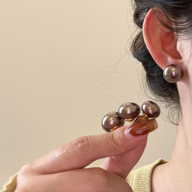 Простые и высококачественные серьги-гвоздики с жемчугом цвета мокко, женские элегантные и модные универсальные серьги в стиле ретро во французском стиле