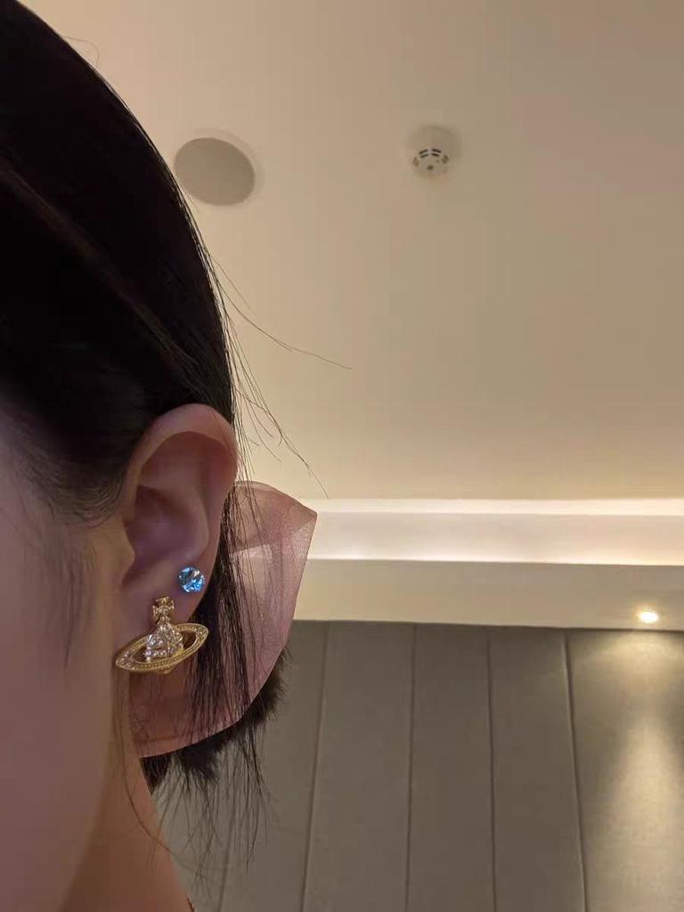 Классические серьги-гвоздики «Сатурн»: Дизайн планеты с полным бриллиантовым покрытием в стиле Westwood