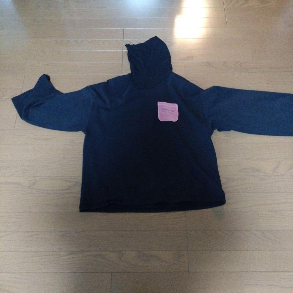 [USED] Armillary. Top In Black and Pink