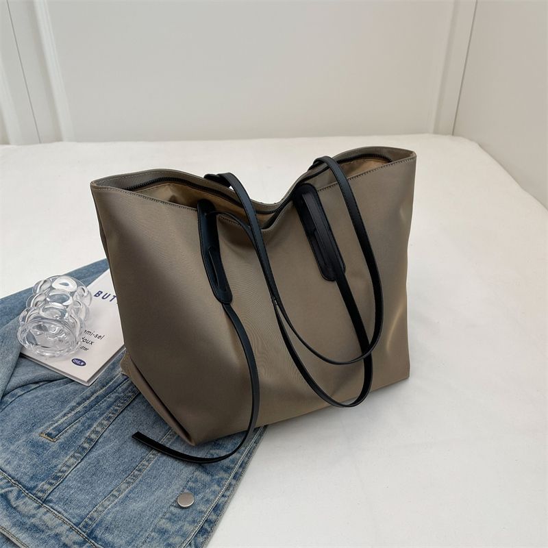 Premium casual tote bag new portable versatile explosive big bag fashionable commuter shoulder women's bag