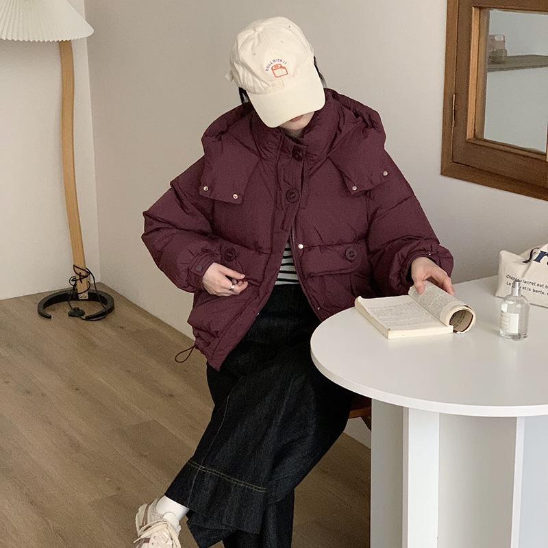 Женская куртка-пуховик с капюшоном 2024 года, зимняя мода, милый маленький дизайн, круглая кнопка, теплая белая утиная пуховая одежда