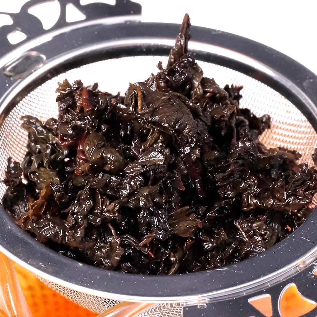 Отличительные сорта чая: Тегуаньинь, молочный улун, хризантема, пуэр, лотос, печеночный чай, черный улун, обжаренный на углях