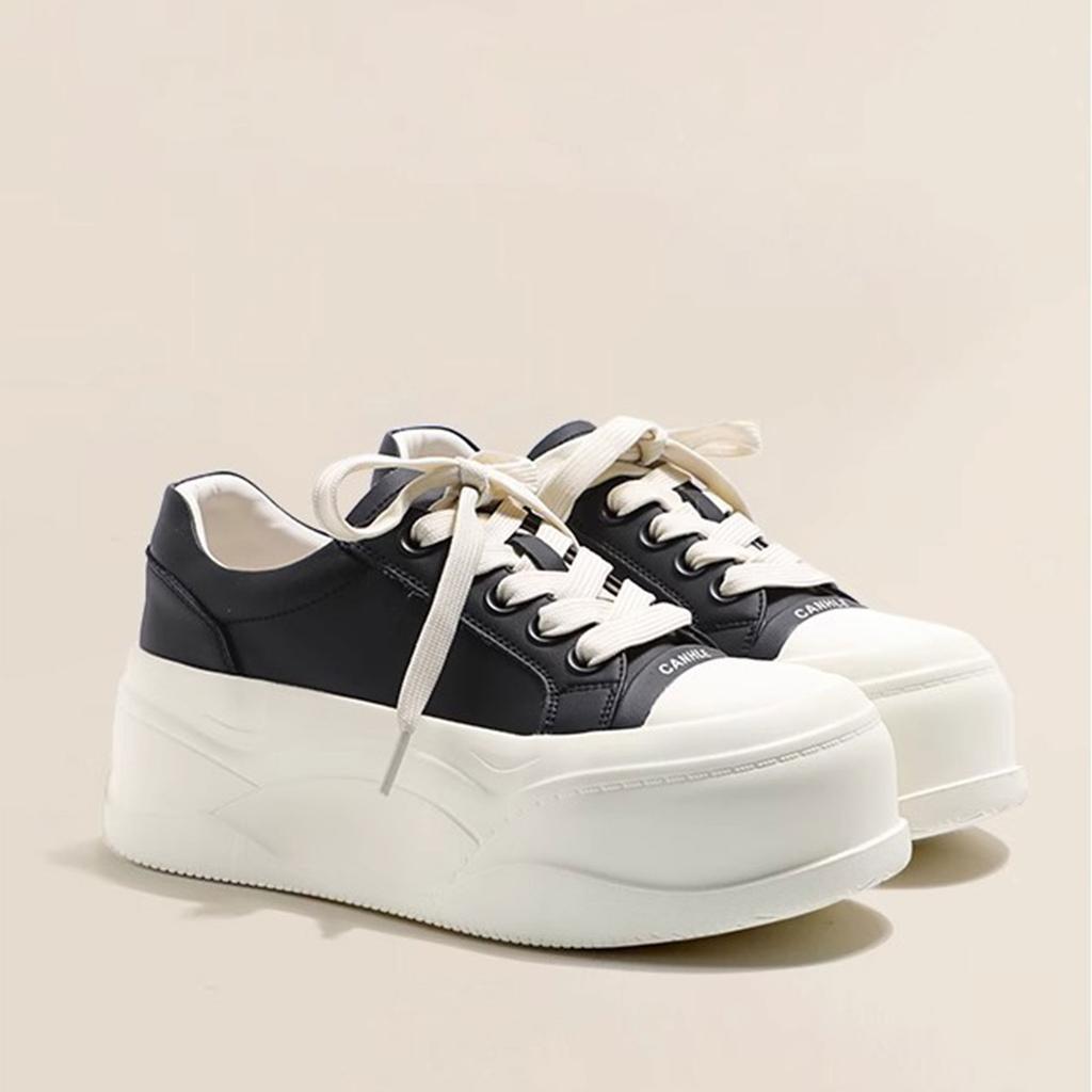 Кожаная платформа белые туфли женские увеличивающие рост кеды 2025 весна и лето новые универсальные мягкая подошва повседневные спортивные женские туфли