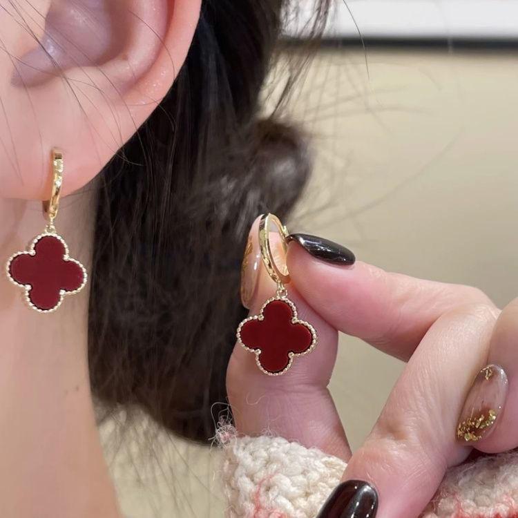 Red Four-Leaf Clover Earrings Buckle Niche Lightweight Luxury Versatile Design Earrings Net Red Temperament Women's Earrings
