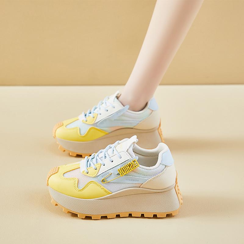Популярные кроссовки на толстой подошве для женщин 2025 Новая весенняя коллекция Небольшое увеличение роста Супергорячие повседневные спортивные кроссовки Форрест Гамп
