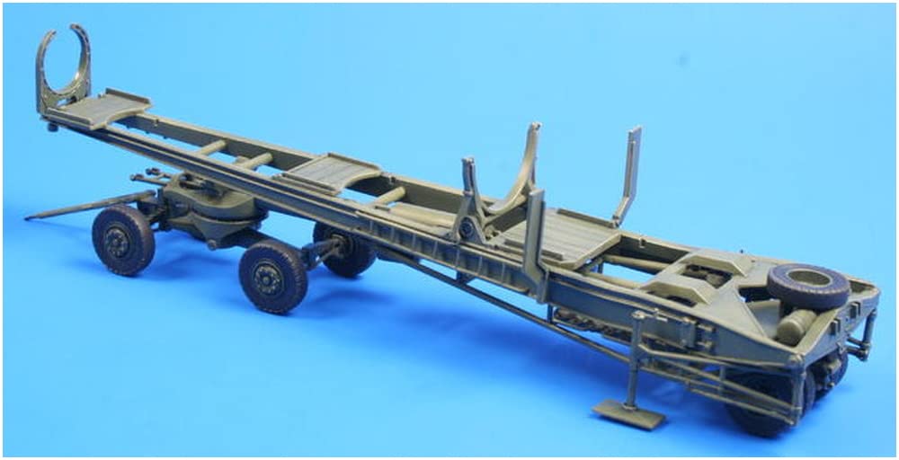 Special Hobby German Rocket Trailer with Lifting Equipment Plastic Model SHA7212 1/72 V-2
