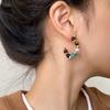 Серьги с жемчугом и тигровым глазом на серебряной игле: Ретро серьги-гвоздики в форме буквы С в стиле Y2K с высококлассным нишевым дизайном