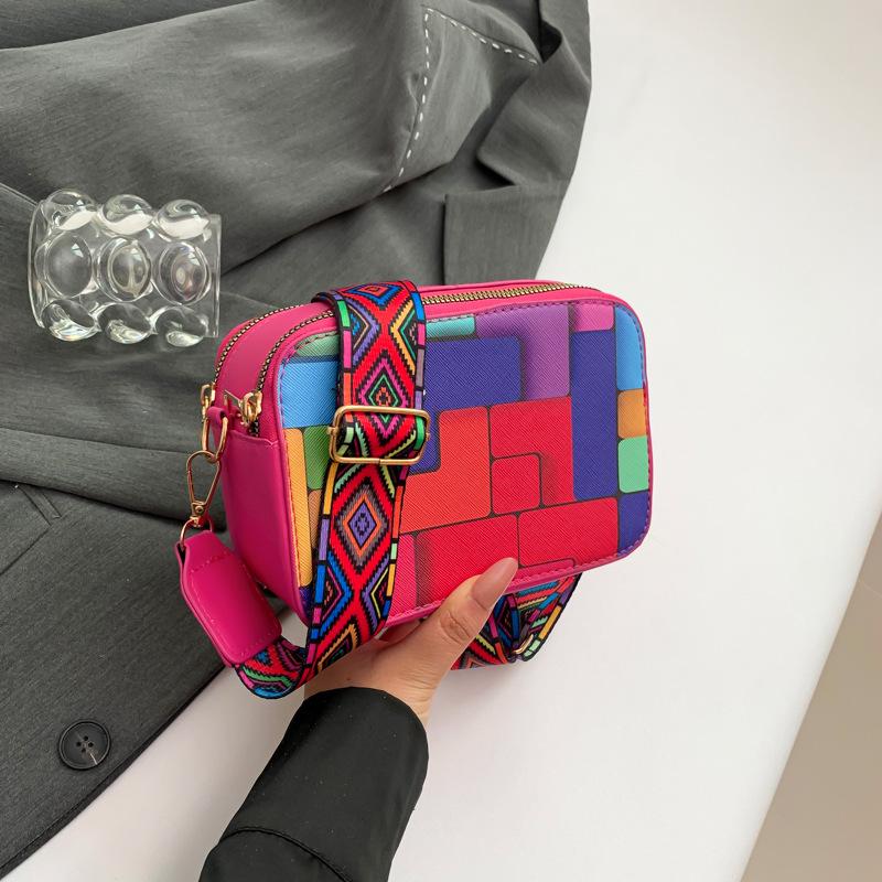 Популярная в этом году модная маленькая свежая сумка в иностранном стиле для поездок на работу 2024 года, новая модная ретро-сумка-мессенджер, маленькая квадратная женская сумка