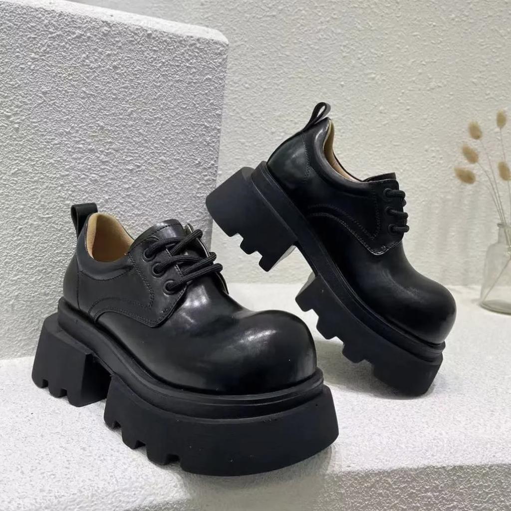 Женские лоферы из натуральной кожи с круглым носком на толстой подошве на шнуровке, черные лакированные туфли на платформе, новая весенняя обувь 2025