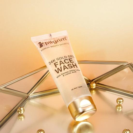 Pilgrim 24k Gold Gel Facewash с корейским белым лотосом и молочной кислотой 80 мл | Очищающее средство для лица для сияющей кожи | Устраняет тусклость | Для всех типов кожи