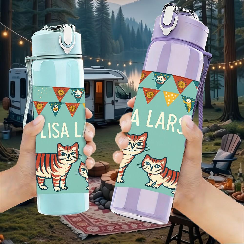 1PC Lisa Larson Cat Banner Print 750ml Color Plastic Sports Water Bottle Leakproof Flip Straw Lid For Sports Office Home Use