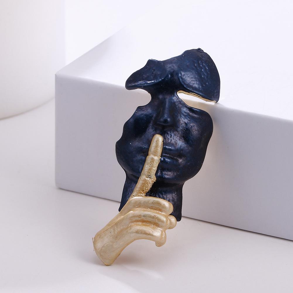 "Fashionable European & American Chic Mask Brooch: Versatile Pin for Suits"