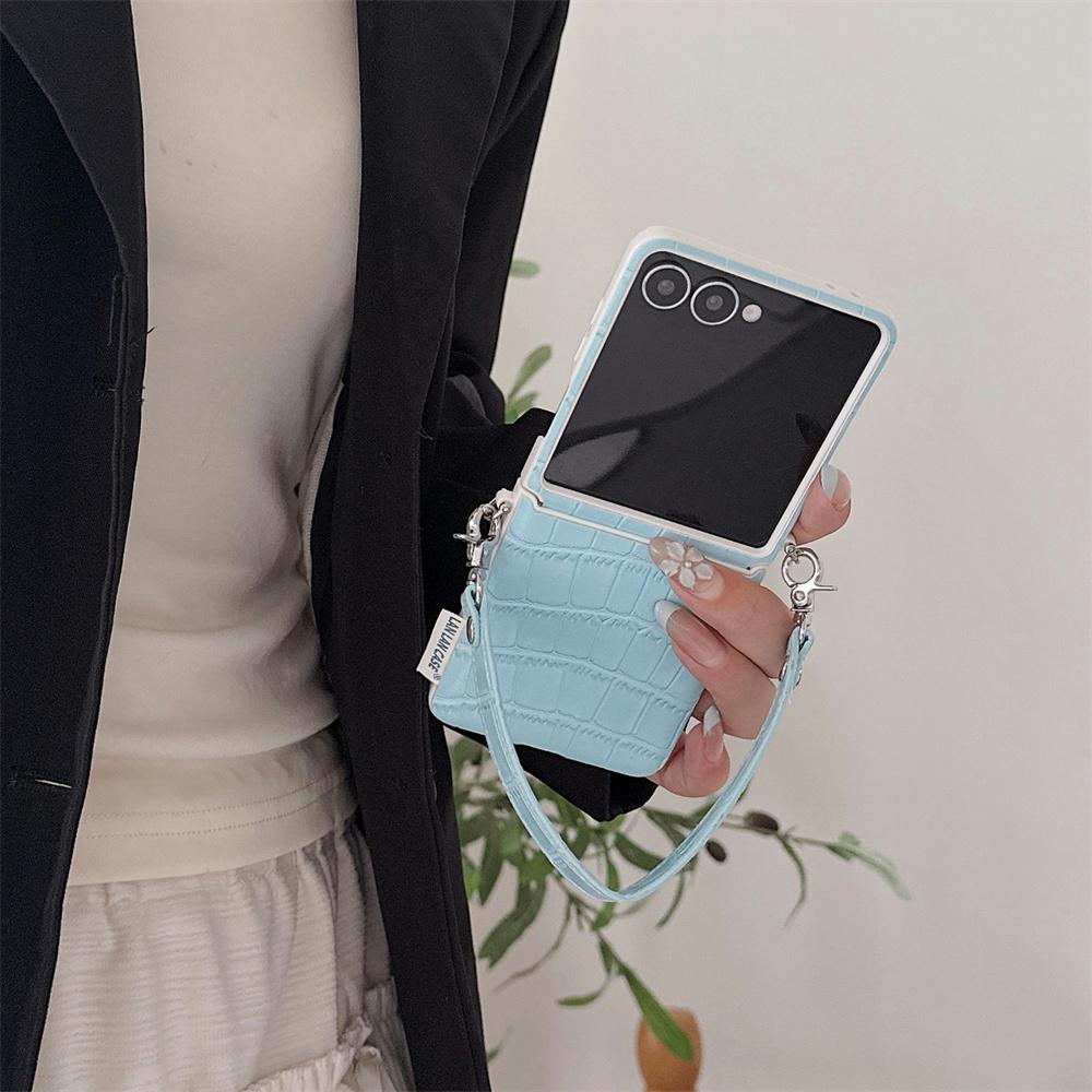 Роскошный девичий чехол для телефона SamSung Z Flip 7 6 5 из ПУ-кожи с рисунком под крокодила, пастельных цветов, с минималистичным ремешком на запястье, защитная крышка