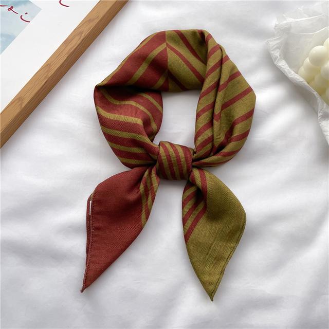 Дизайнерский велюровый квадратный шарф для женщин, шейный платок, галстук, модный маленький клетчатый шарф для волос на запястьях, новый платок, бандана 