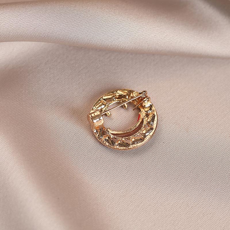 Брошь «Улыбающееся лицо» с антибликовым покрытием, Высококлассный и нишевый дизайн, Аксессуар для костюма