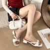 Белые феи ветер повышенный толстый каблук шлепанцы на одно слово женская летняя обувь 2025 новые модели с юбками французские крутые шлепанцы