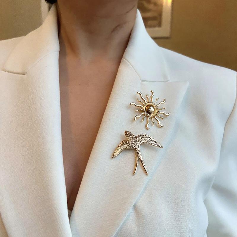 2026 New Sunflower Swallow Metal Brooch Women's Punk Vintage Metal Brooch Unique Versatile Clothing Accessory Decoration