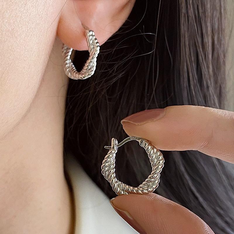 Twist Woven Winding Earrings Women's Niche Design Simple and Versatile Basic Ear Buckle