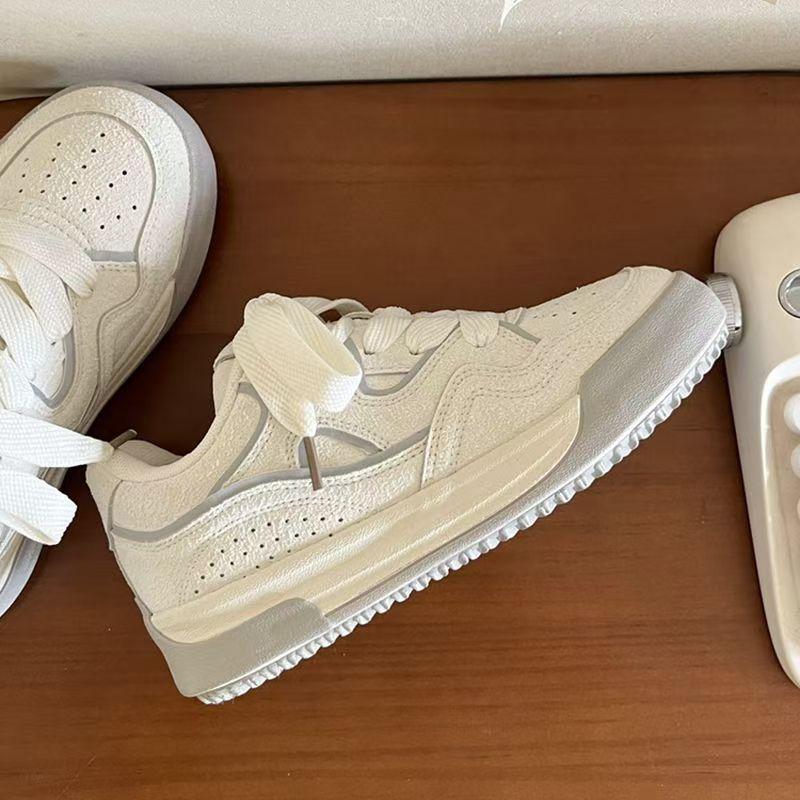 2024 новые повседневные маленькие белые туфли в стиле ретро, красные туфли на толстой подошве, женская мода, трендовые осенние студенческие туфли, подходящие по цвету к женской обуви