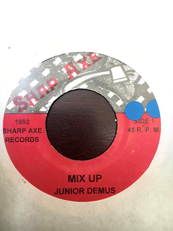 7-дюймовая пластинка JUNIOR DEMUS/MUGGO MUGGO - Mix Up/Mockingbird NONE Sharp Axe Record 1992, Jamaica Reggae, Ska & Dub Used