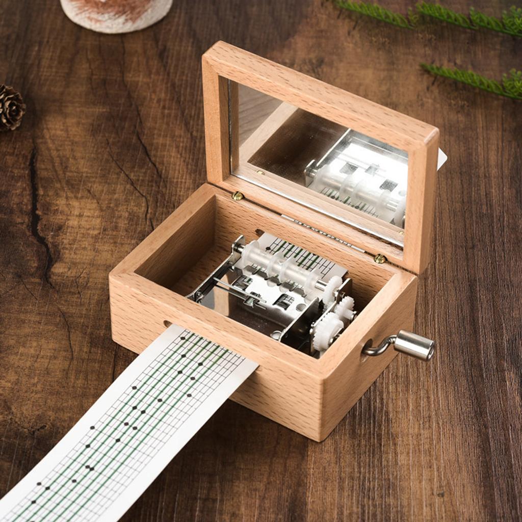 Деревянная DIY Музыкальная шкатулка на 15 нот с ручным приводом. Дизайн включает полоски из чистой бумаги для персонализации мелодии для креативного подарка.