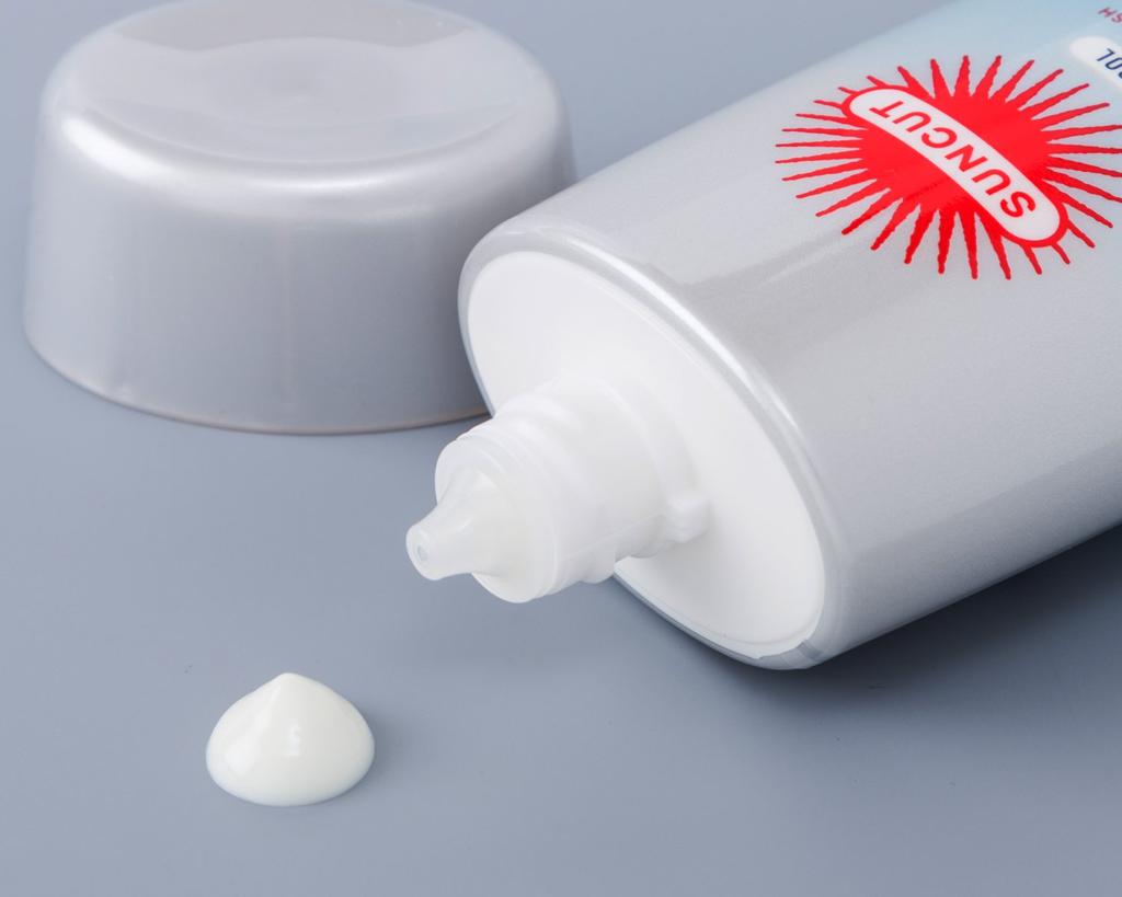 KOSE Suncut Солнцезащитный гель 50 без запаха 100 г SPF50+ PA++++ (Всплеск воды)