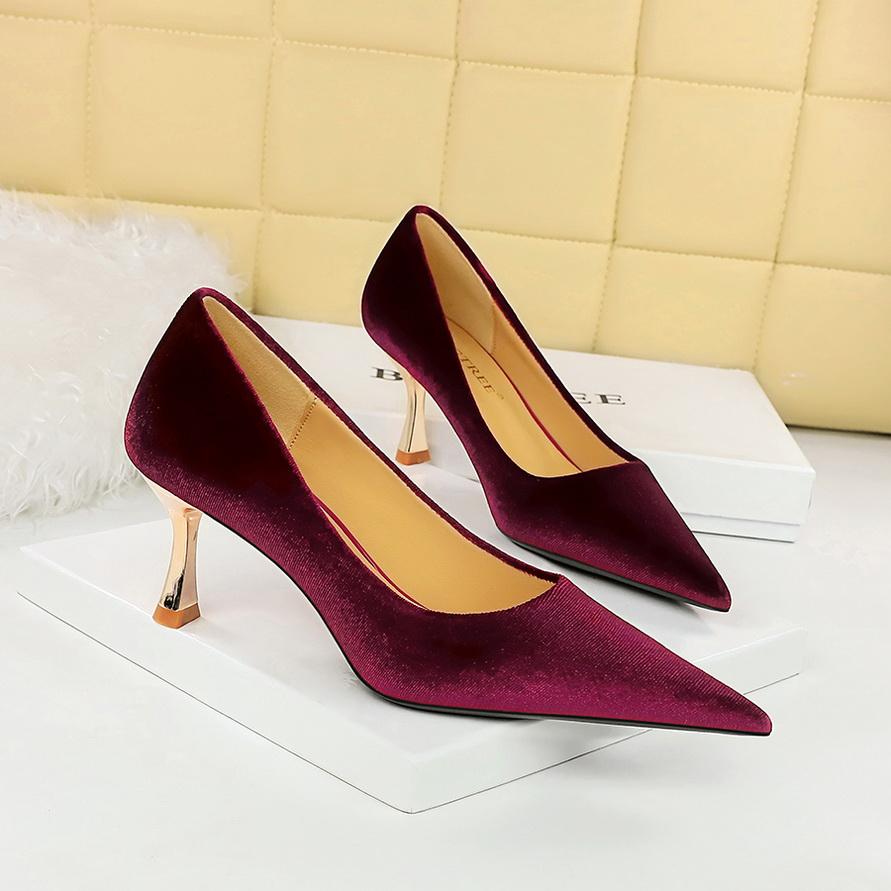 Модные банкетные туфли на высоком каблуке, замшевые одинарные туфли с острым носком и металлическим каблуком