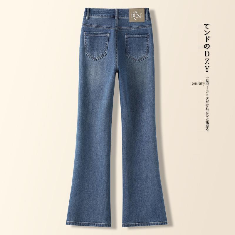 Женские джинсы светло-голубого цвета с высокой посадкой, широкими штанинами и микроклешем - Дизайн в стиле ретро, весна/осень 2025