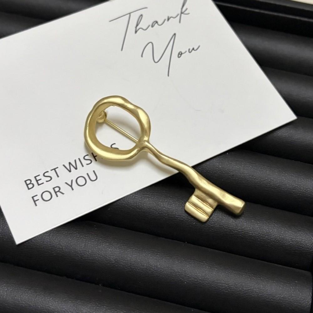 Lock Hole Design Key Shaped Brooch Vintage Style Metal Decorative Pin Suit Coat Accessory  Daily