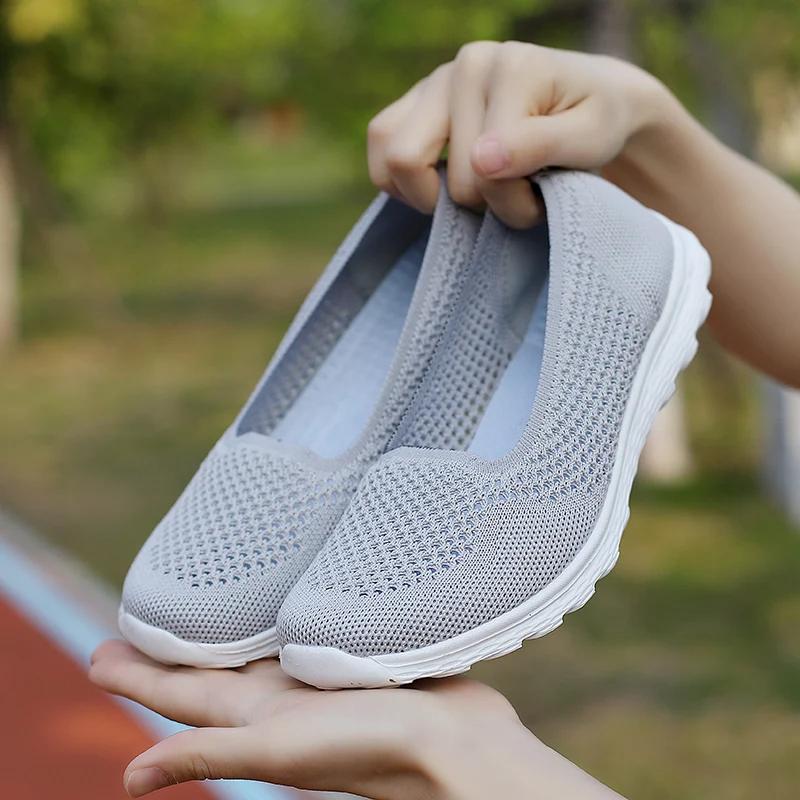 Модная женская летняя обувь Модная сетчатая обувь на плоской подошве Дышащая Нескользящая Повседневная обувь Элегантные и простые слипоны Хит продаж