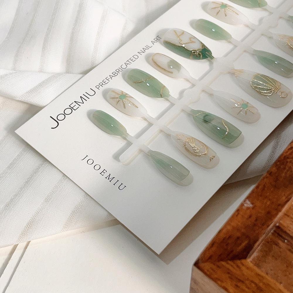 Almond Stardust Cat-eye 3D Gilded Removable Wearable Nail Art Set - 30 Pieces