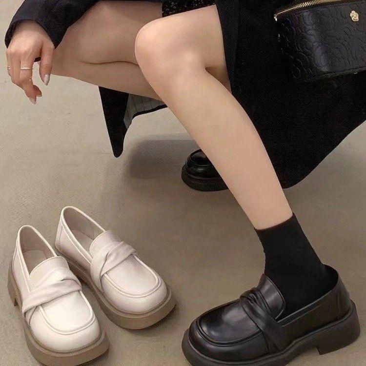 Работа лоферы на мягкой подошве женские 2024 новые весна и осень черные одинарные туфли универсальные одинарные туфли британский стиль маленькие кожаные туфли